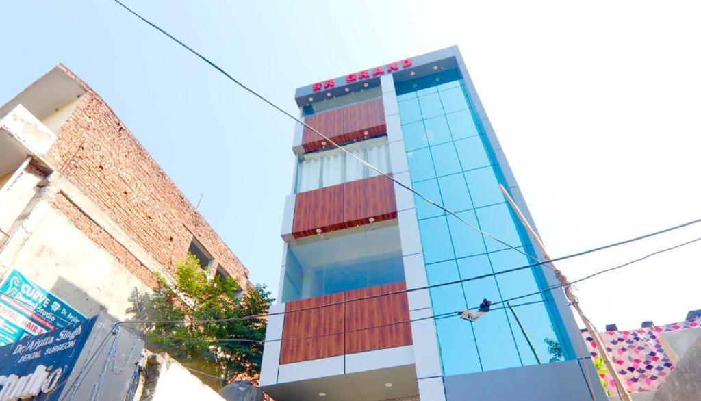 Hotel Sr Grand Gorakhpur Eksteriør billede
