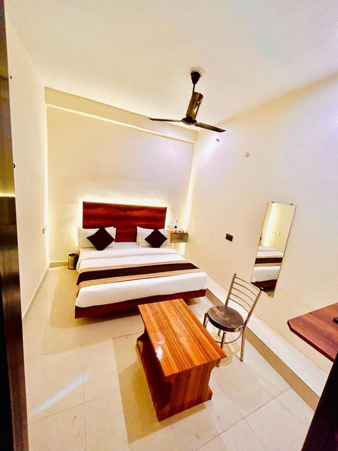 Hotel Sr Grand Gorakhpur Eksteriør billede