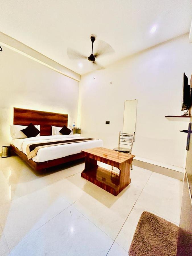 Hotel Sr Grand Gorakhpur Eksteriør billede