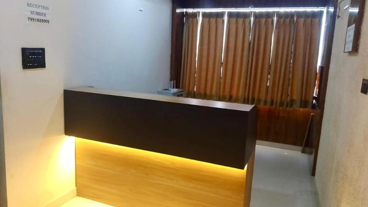 Hotel Sr Grand Gorakhpur Eksteriør billede